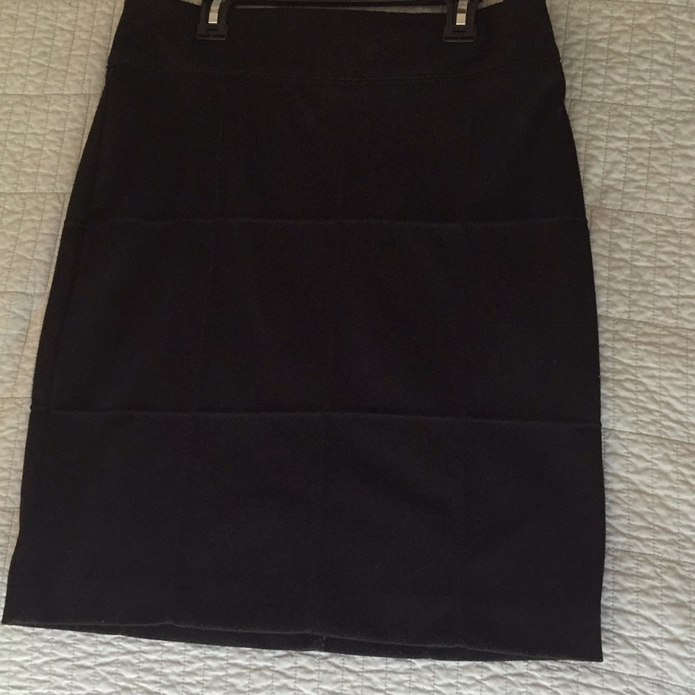 Merona size 4 polyester blend pencil skirt